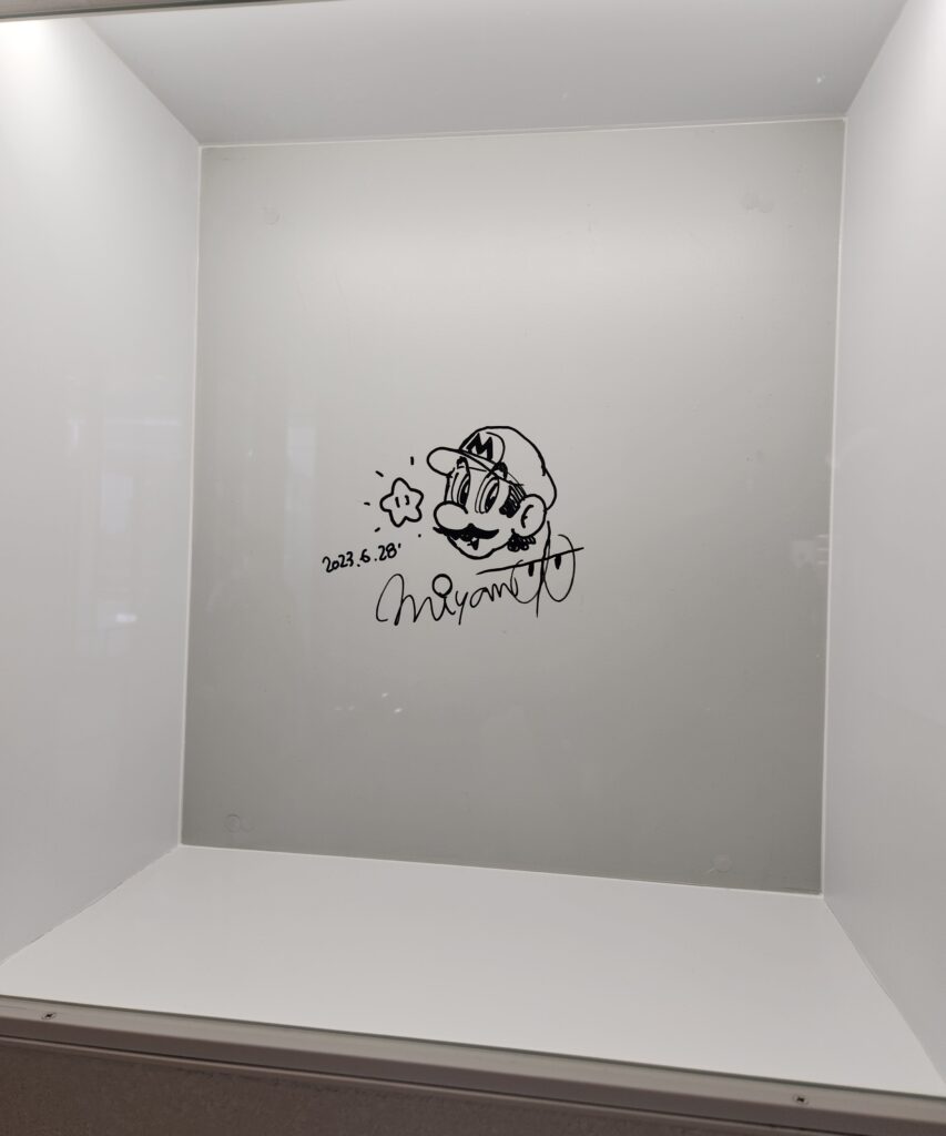 ニンテンドーミュージアムの宮本茂さんのサインの写真