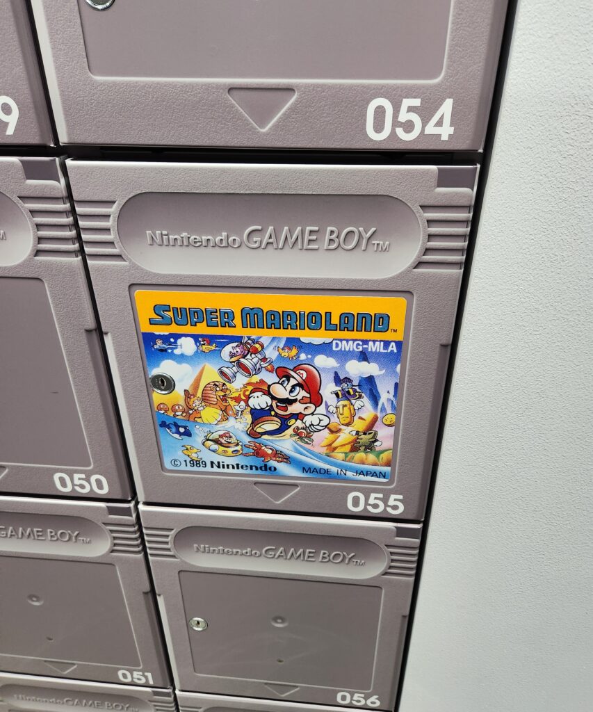 ニンテンドーミュージアムのコインロッカーの写真